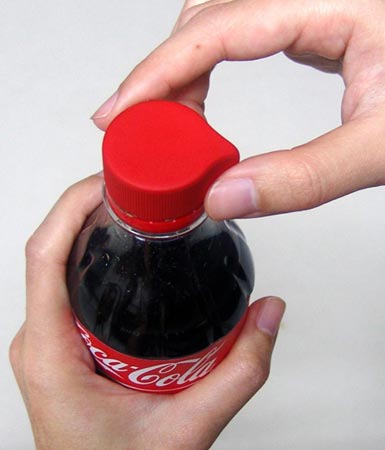 可口可乐的创意省力瓶
