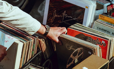 如何在应用内主动刷新卡片？