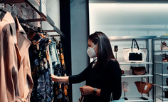 爆火的基础款女装，如何让10万人在直播间疯狂下单？