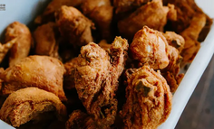 珍惜还在炸鸡排的“鸡排哥”