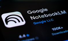 拒绝“伪高效”：产品经理的 NotebookLM 深度指南，如何把 50 份研报变成你的外挂大脑？