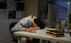 ​中年人拼命拥抱龙虾的背后，是对技术迭代的恐慌