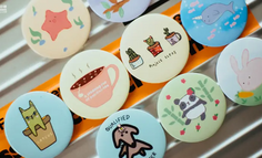 均价几毛钱、卖断货的吧唧，凭什么拿捏年轻人？