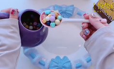 盲勺爆火，年轻人到底在买什么？