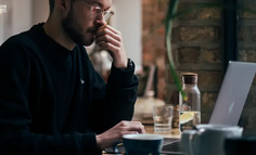 AI冲击招聘市场，打工人更卷了？