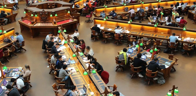 大学文凭和专业牌照，正成为AI时代的难兄难弟