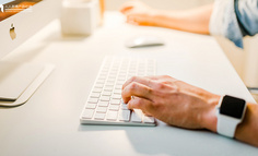 在性能承载范围内，如何设计一个邮件订阅功能？