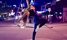 「女团」蹦迪带货月销千万，直播间找到新流量密码？