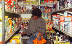 在食物链下游的临期折扣店，从来就没拿到过主动权