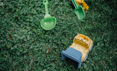 “丑东西”，正在成为一门生意