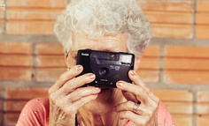 老年网红迷住年轻人