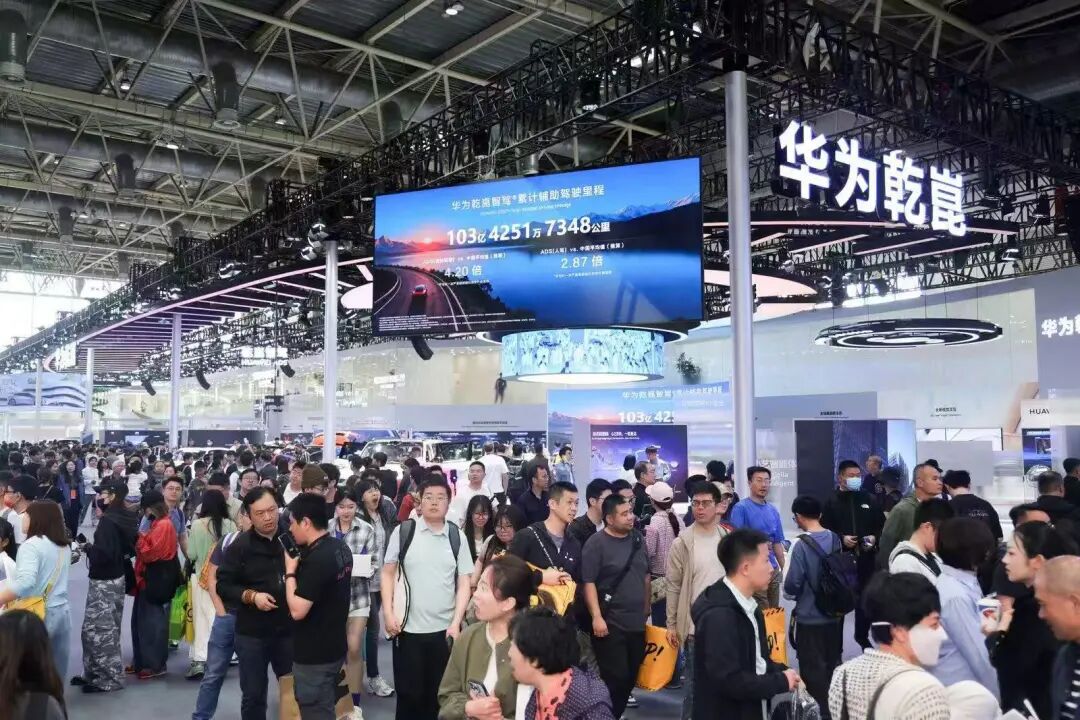 百年奥迪与华为乾崑的世纪握手：燃油豪华SUV迎来一次价值重估