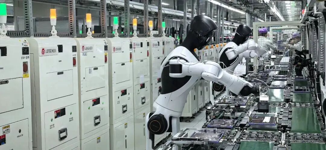 全链路闭环击穿工业落地生死线：智元 8 小时产线直播，宣告具身智能部署态元年到来 | 前沿在线