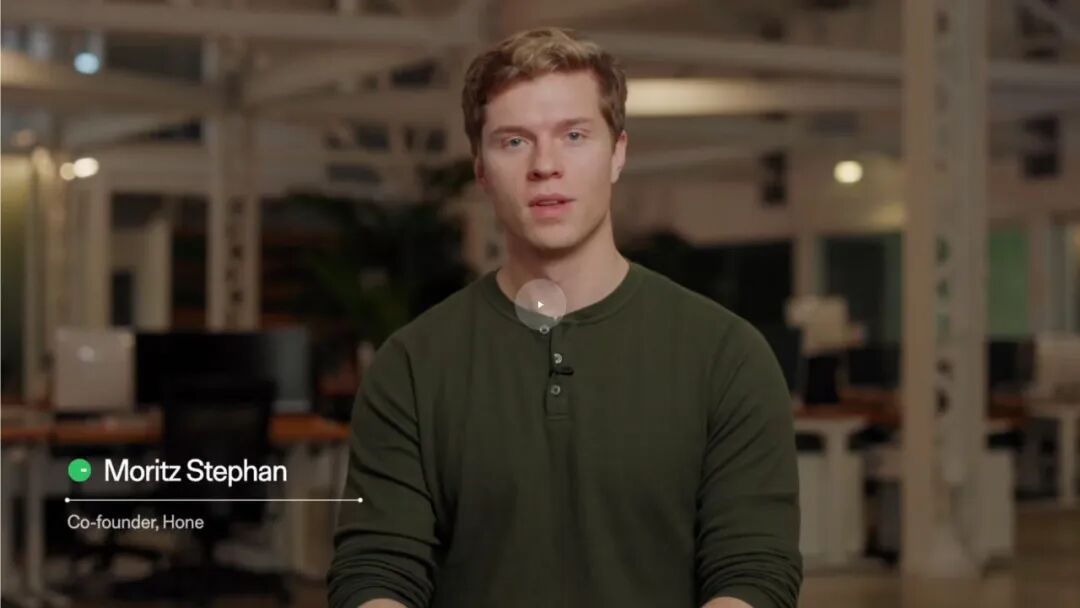 Hone 官网上的 Moritz Stephan 视频画面。截图来自 hone.com